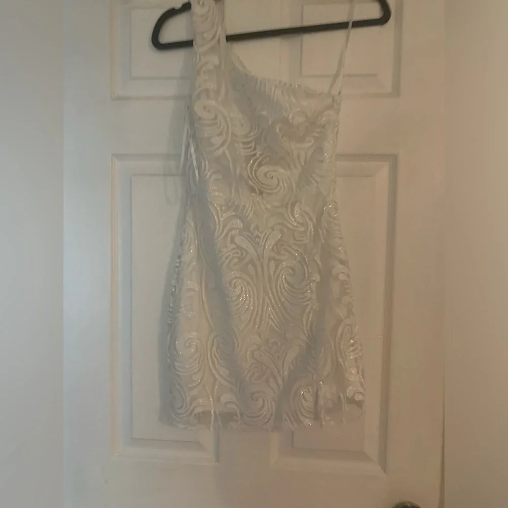 NWT Madina White Sequin One-Shoulder Bodycon Mini Dress - Picture 8 of 11